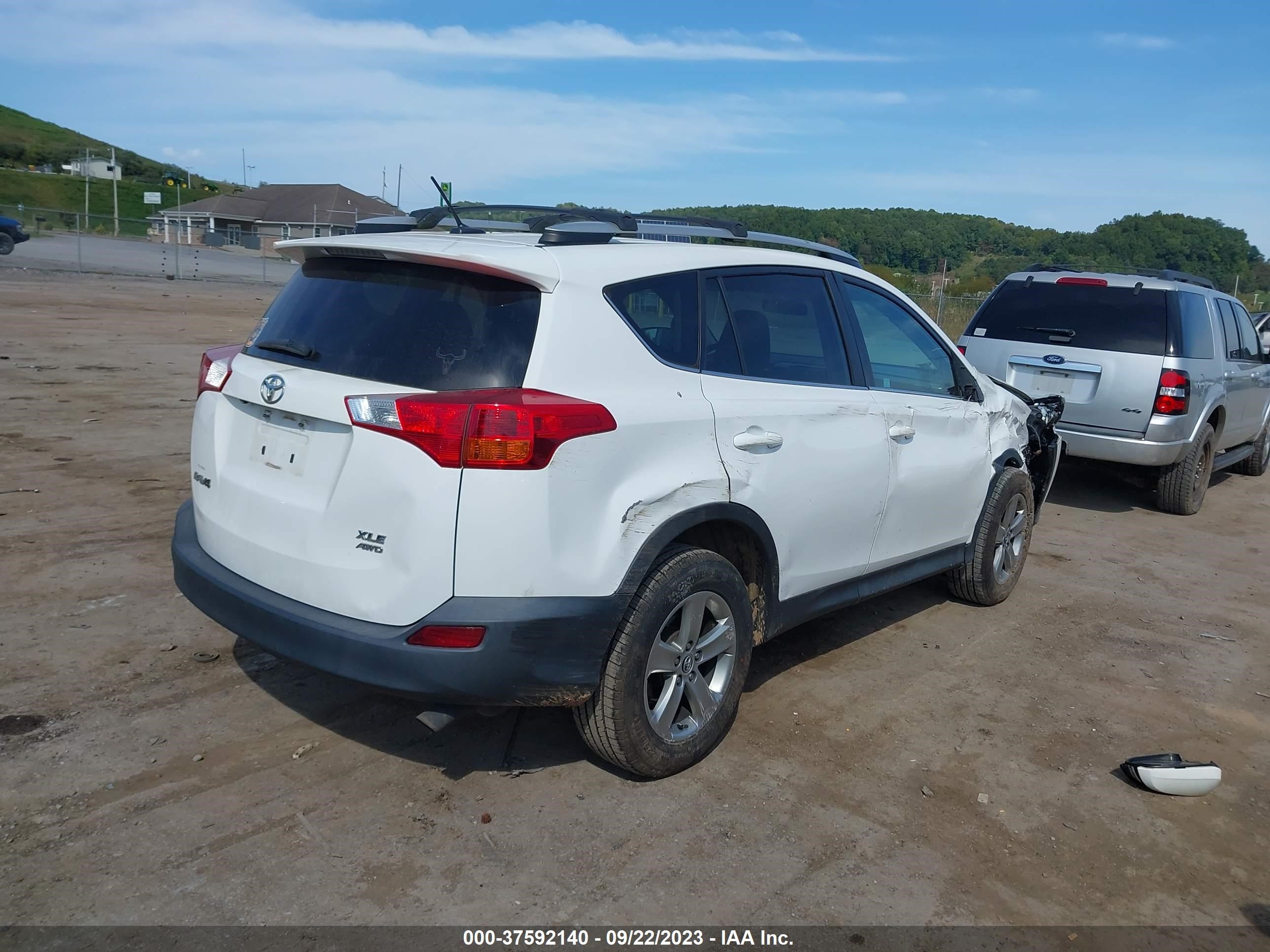 Photo 3 VIN: 2T3RFREV3FW311344 - TOYOTA RAV 4 