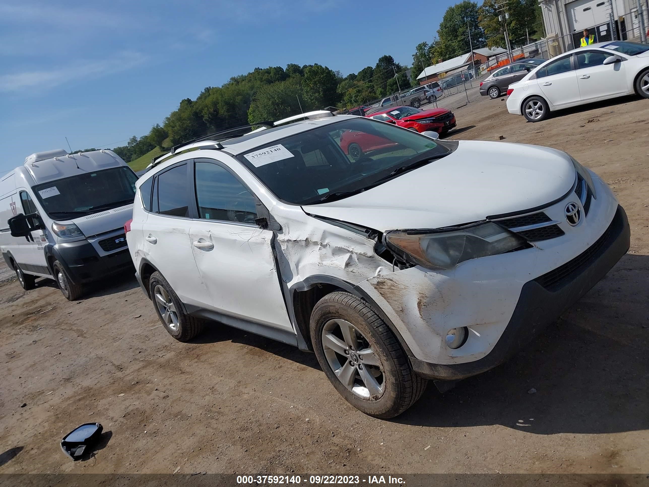 Photo 5 VIN: 2T3RFREV3FW311344 - TOYOTA RAV 4 