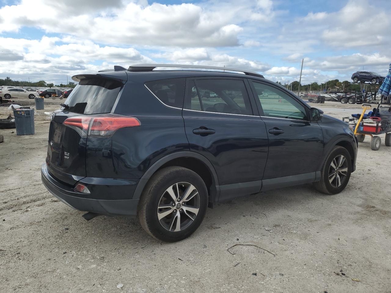 Photo 2 VIN: 2T3RFREV3HW659048 - TOYOTA RAV 4 