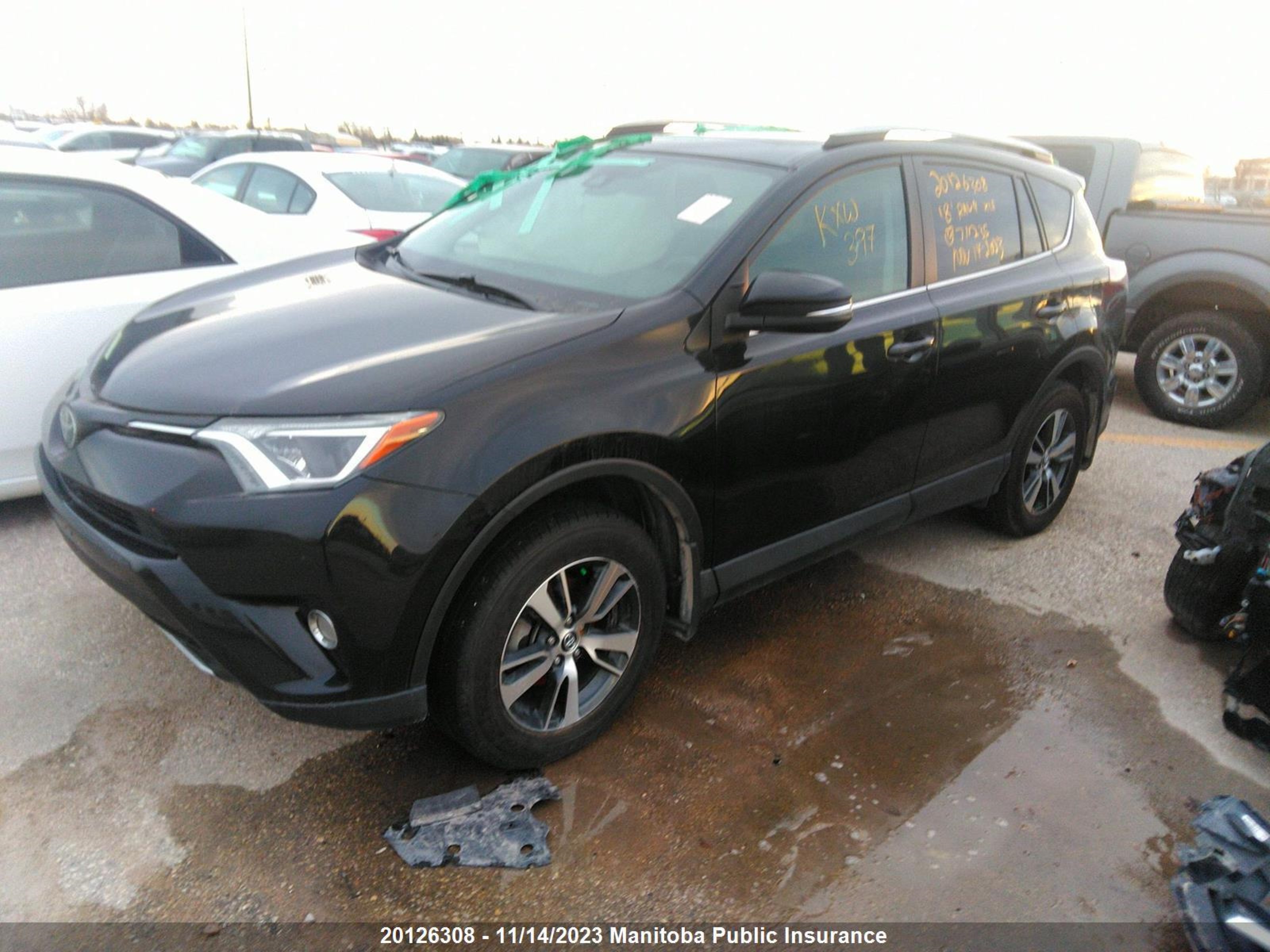 Photo 1 VIN: 2T3RFREV3JW711235 - TOYOTA RAV 4 