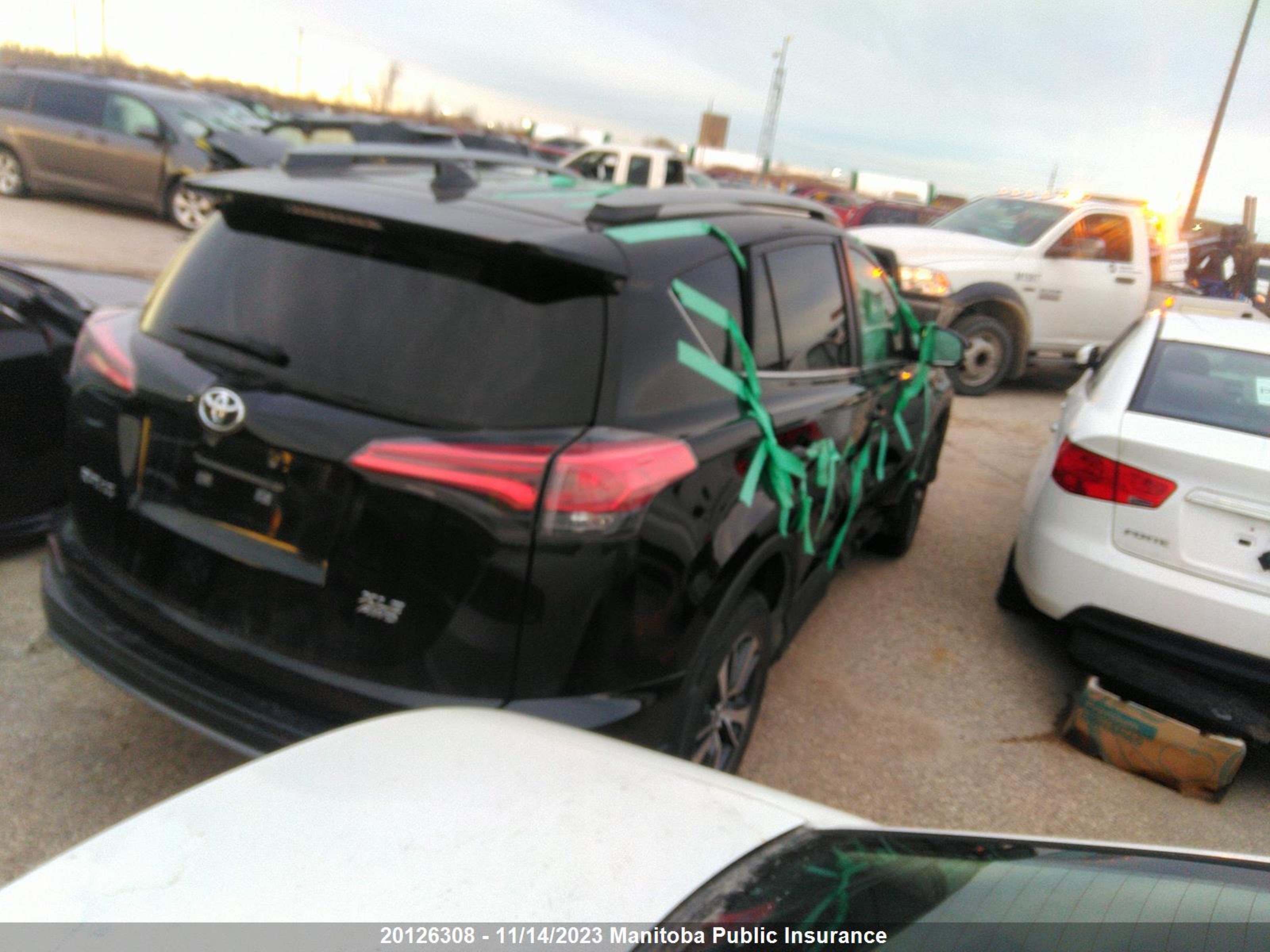 Photo 3 VIN: 2T3RFREV3JW711235 - TOYOTA RAV 4 