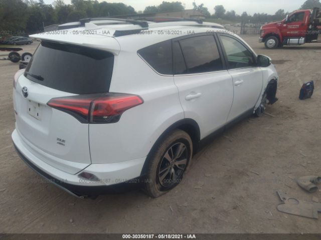 Photo 3 VIN: 2T3RFREV3JW790275 - TOYOTA RAV4 