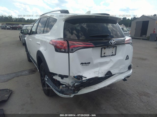 Photo 2 VIN: 2T3RFREV3JW809343 - TOYOTA RAV4 