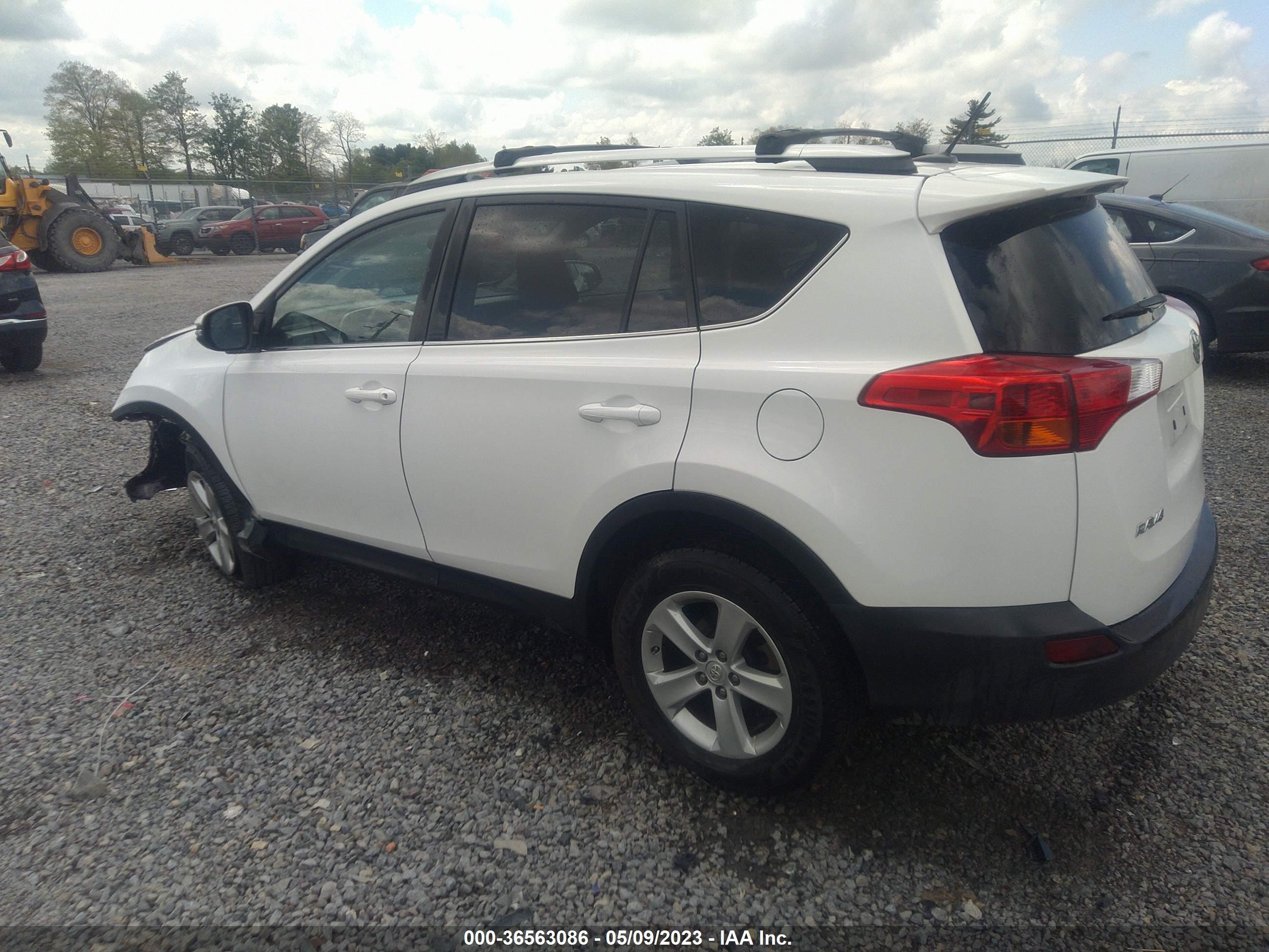 Photo 2 VIN: 2T3RFREV4EW205757 - TOYOTA RAV 4 