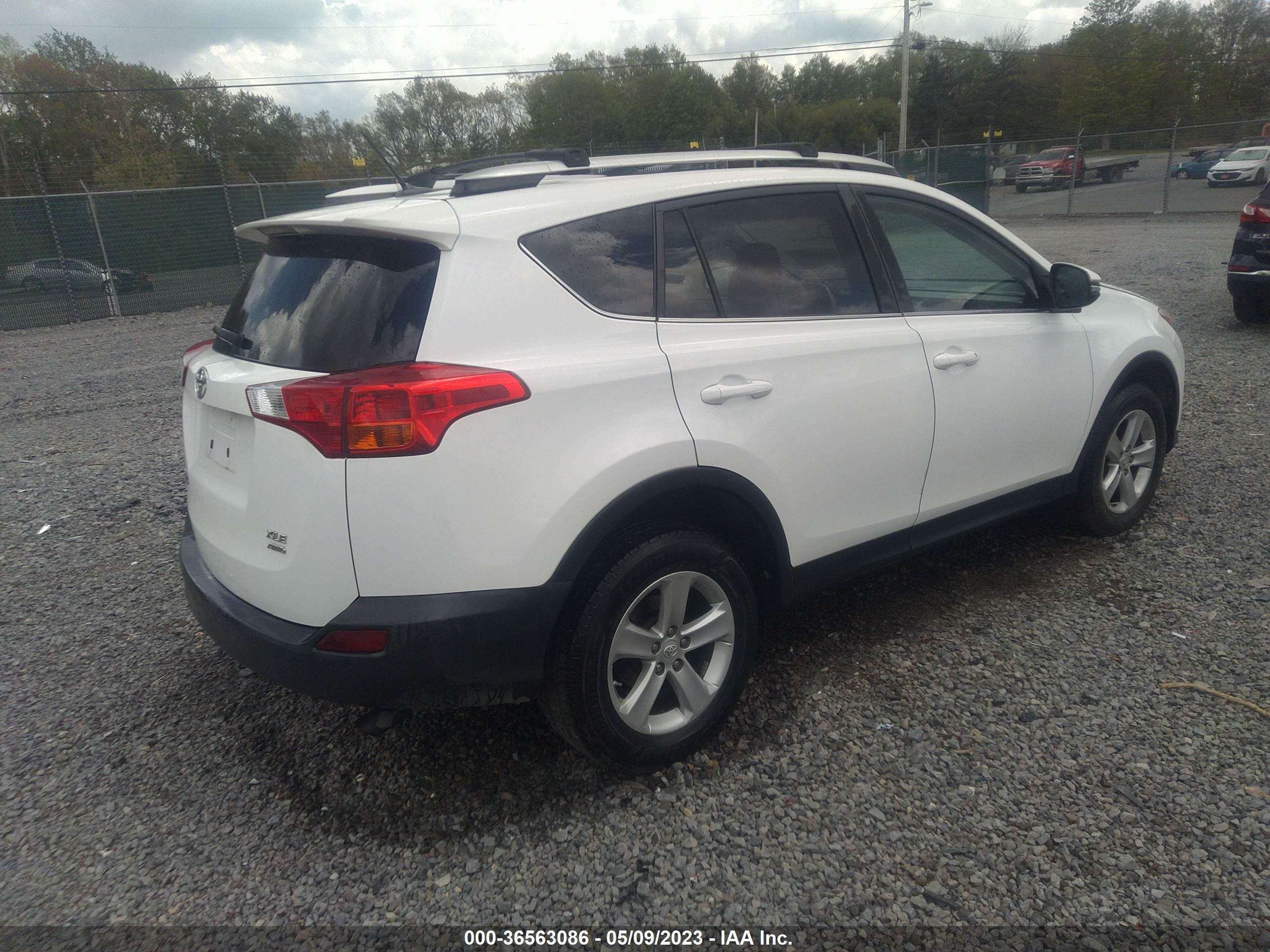 Photo 3 VIN: 2T3RFREV4EW205757 - TOYOTA RAV 4 