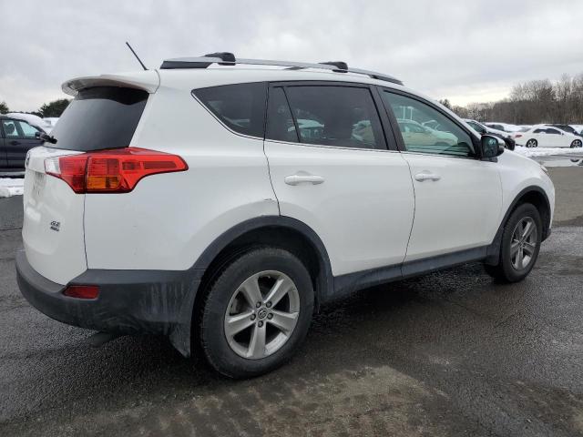 Photo 2 VIN: 2T3RFREV4FW324832 - TOYOTA RAV4 XLE 