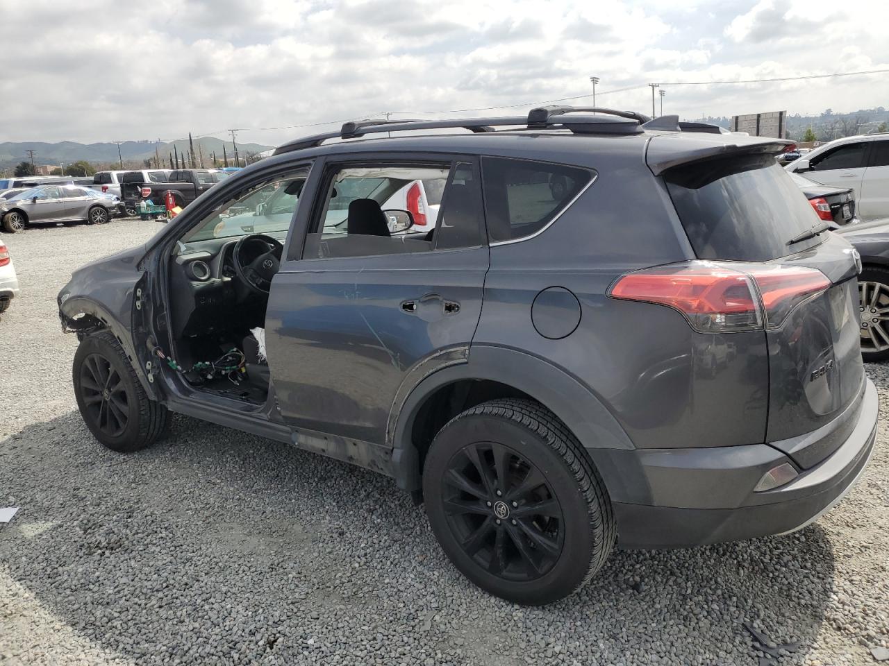 Photo 1 VIN: 2T3RFREV4JW821355 - TOYOTA RAV 4 