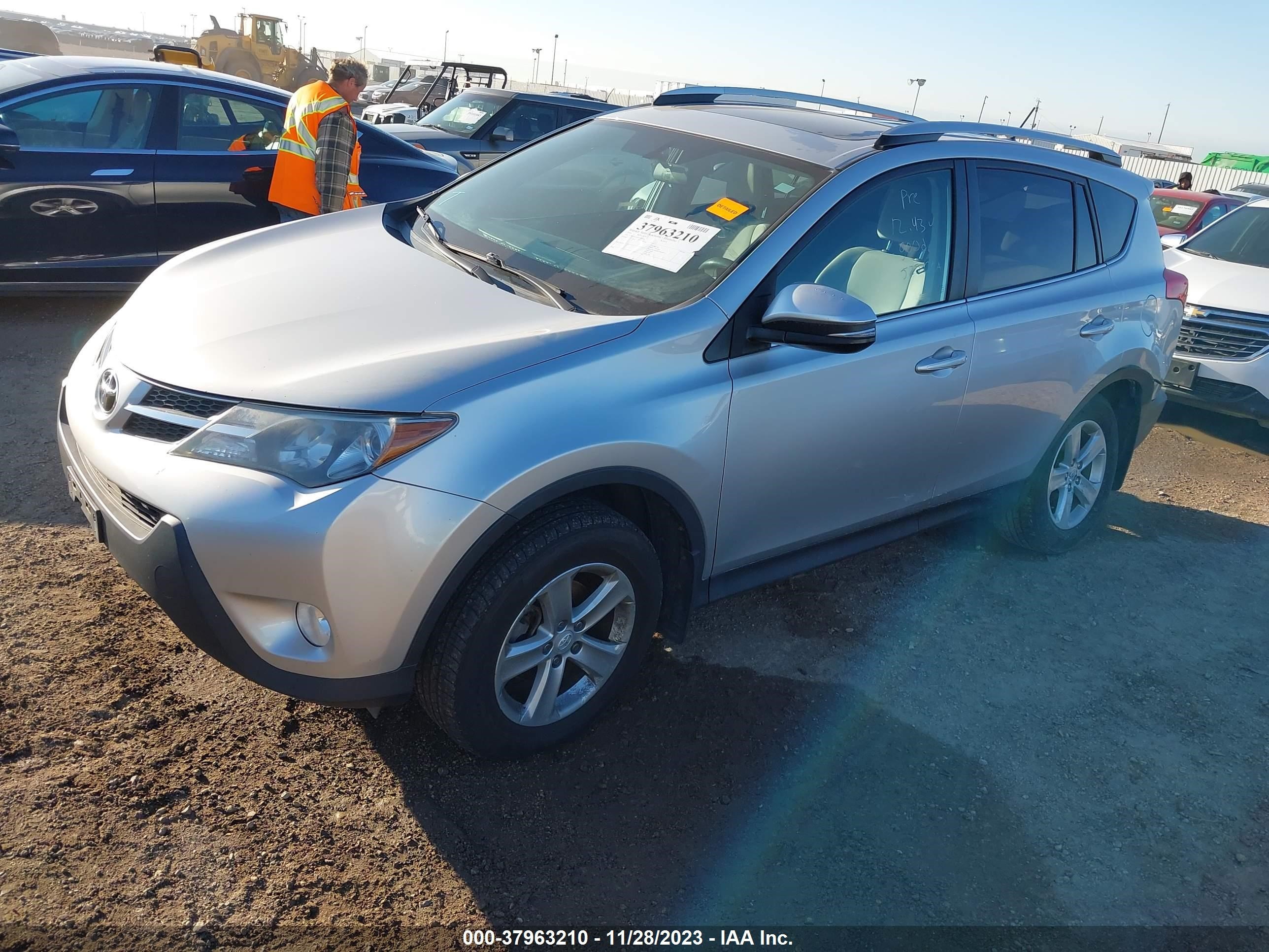 Photo 2 VIN: 2T3RFREV5EW155838 - TOYOTA RAV 4 