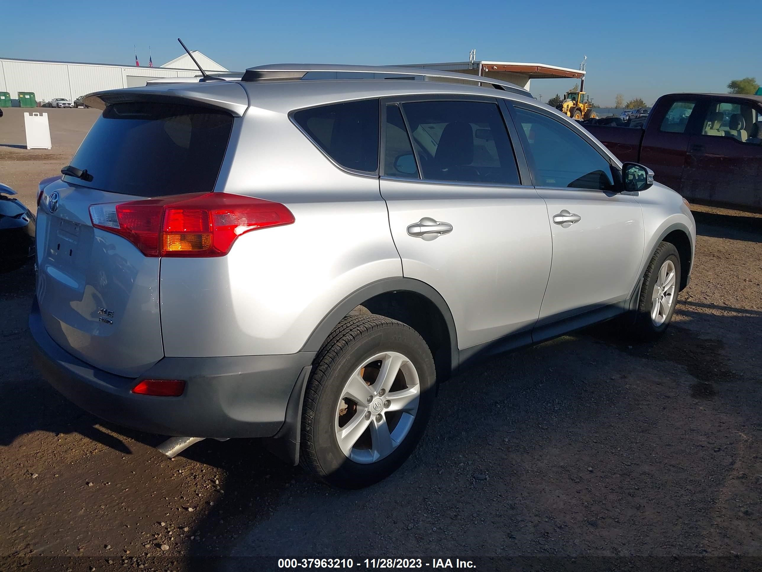 Photo 4 VIN: 2T3RFREV5EW155838 - TOYOTA RAV 4 