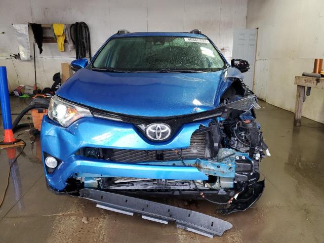 Photo 4 VIN: 2T3RFREV6HW555945 - TOYOTA RAV4 XLE 