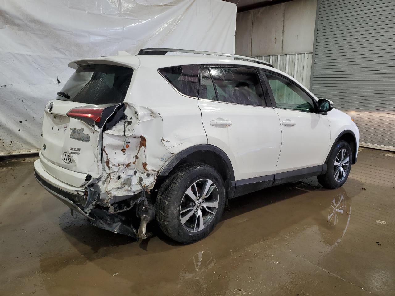 Photo 2 VIN: 2T3RFREV7JW795334 - TOYOTA RAV 4 