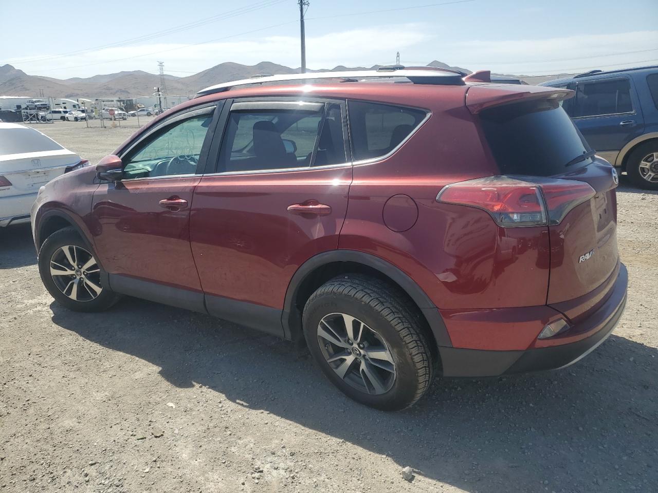 Photo 1 VIN: 2T3RFREV8JW784357 - TOYOTA RAV 4 