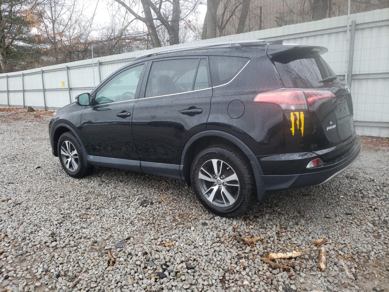 Photo 1 VIN: 2T3RFREV8JW787047 - TOYOTA RAV 4 