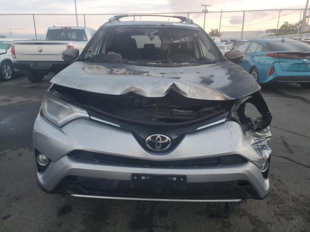 Photo 4 VIN: 2T3RFREV9HW688487 - TOYOTA RAV4 XLE 