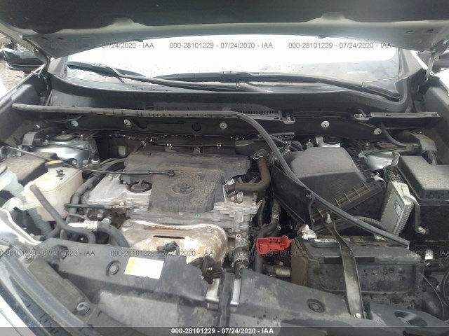 Photo 9 VIN: 2T3RFREV9JW725852 - TOYOTA RAV4 