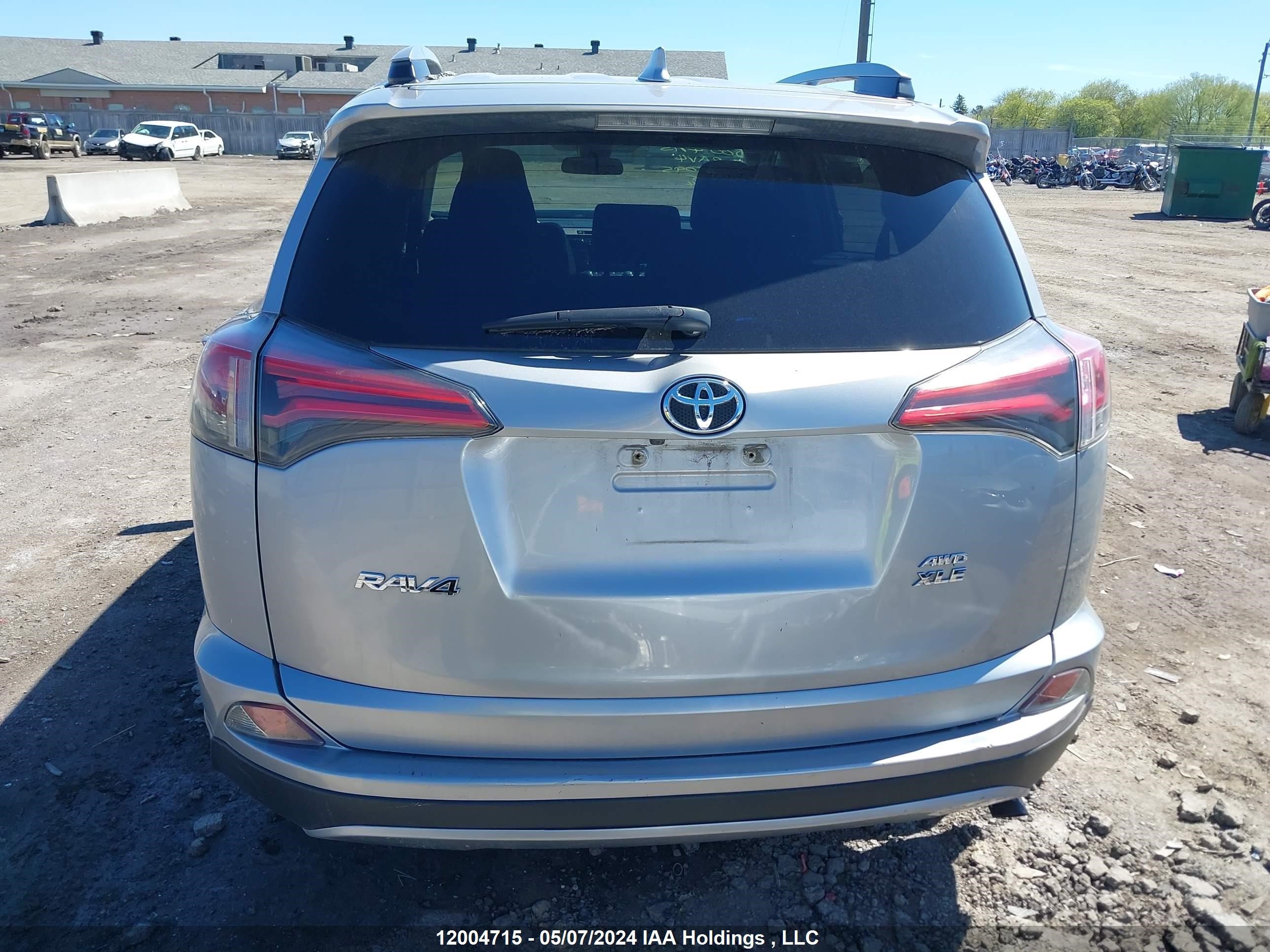 Photo 16 VIN: 2T3RFREV9JW855095 - TOYOTA RAV 4 