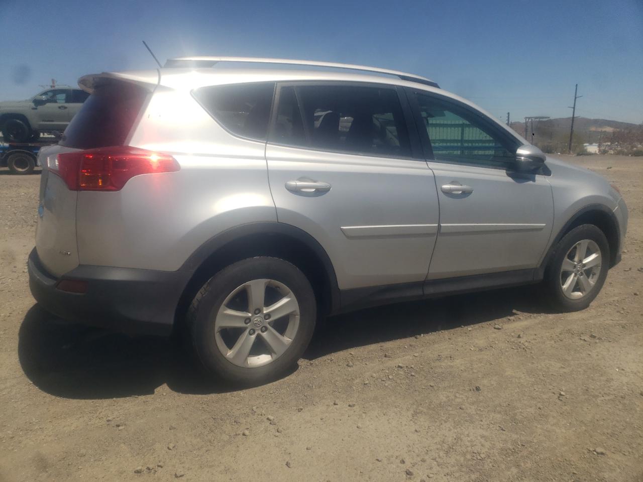 Photo 2 VIN: 2T3RFREVXDW052655 - TOYOTA RAV 4 