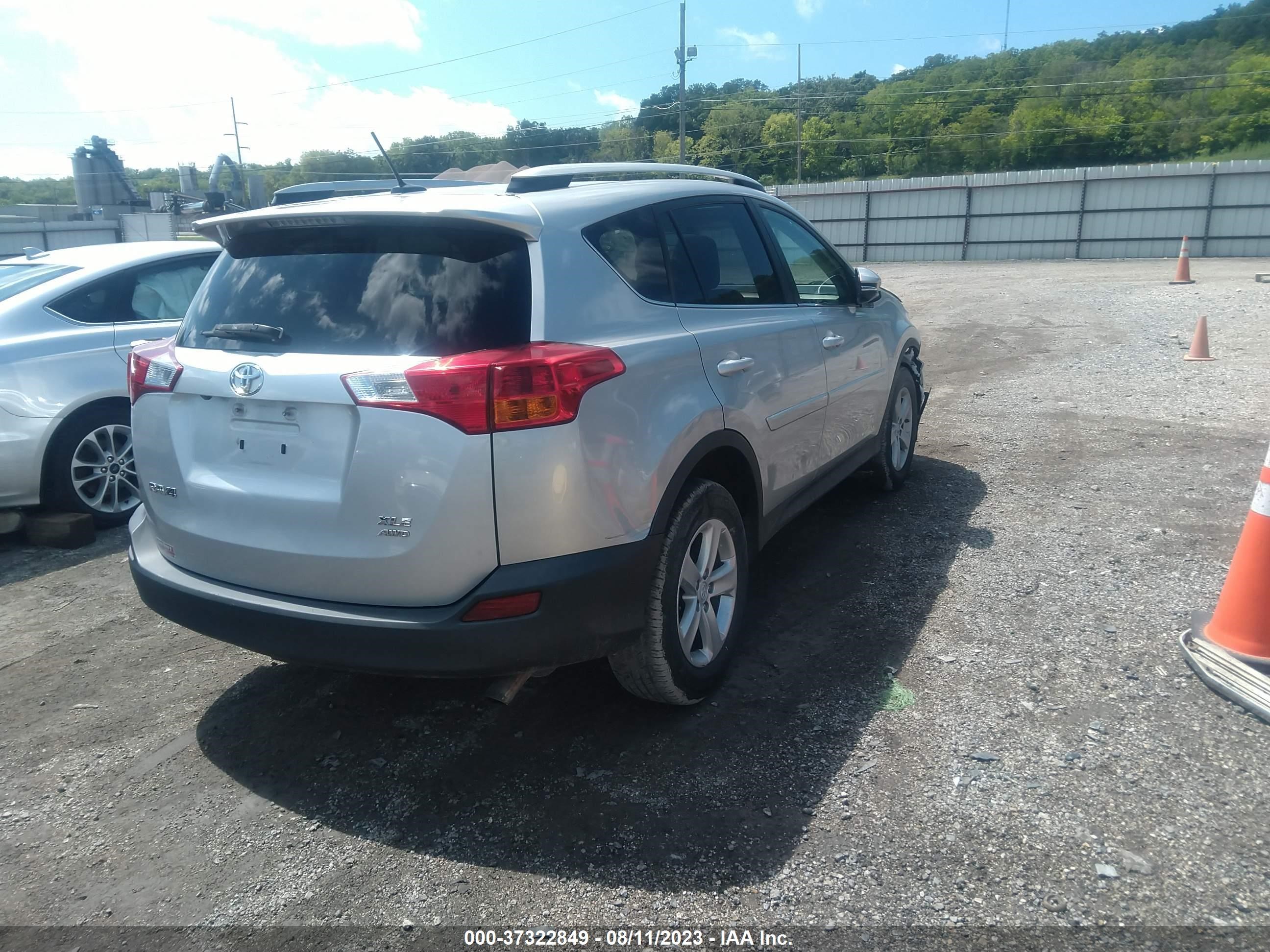 Photo 3 VIN: 2T3RFREVXEW127839 - TOYOTA RAV 4 