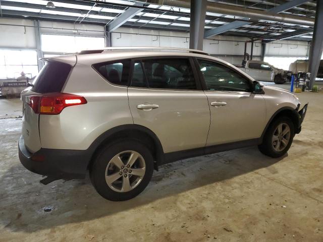 Photo 2 VIN: 2T3RFREVXFW398868 - TOYOTA RAV4 XLE 