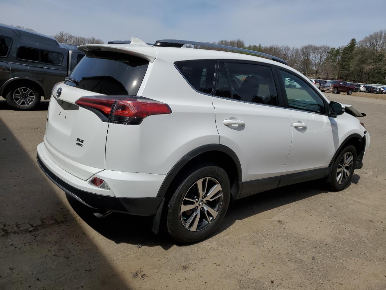 Photo 2 VIN: 2T3RFREVXHW621946 - TOYOTA RAV 4 