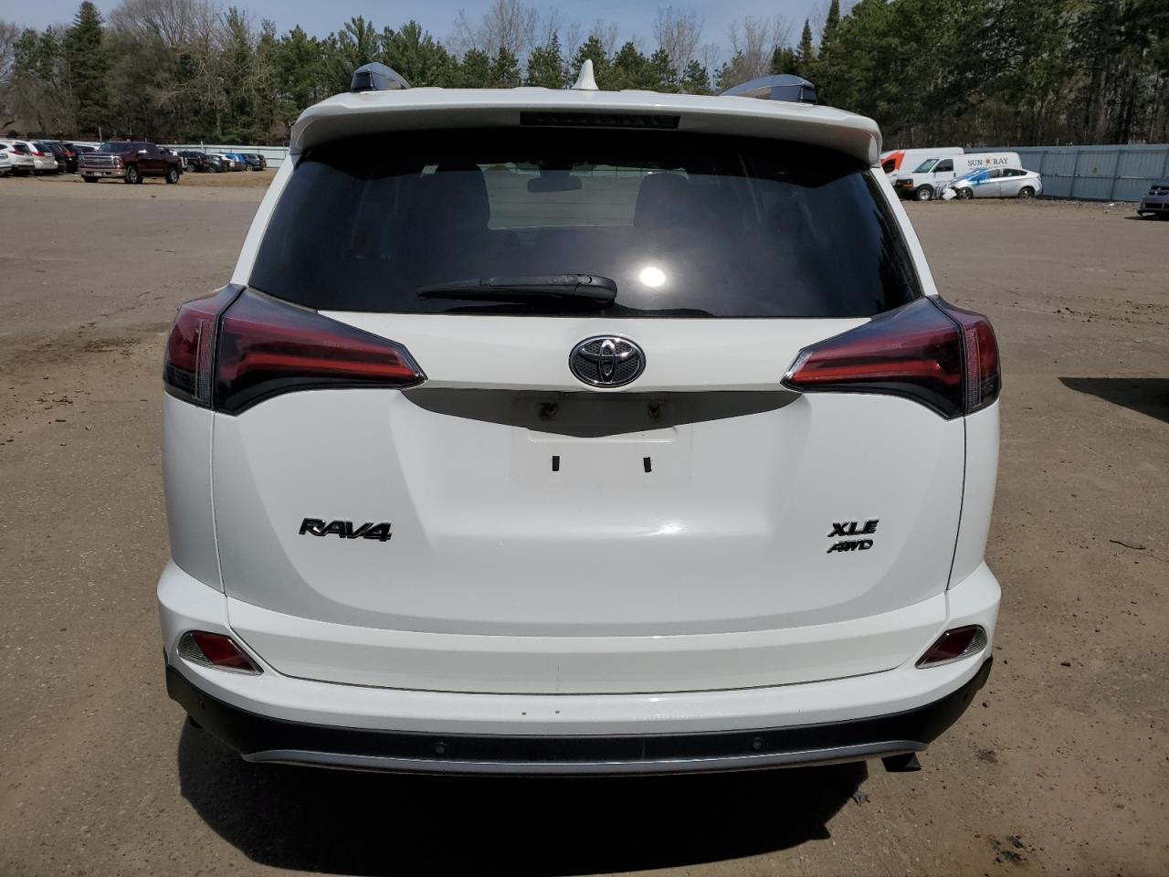 Photo 5 VIN: 2T3RFREVXHW621946 - TOYOTA RAV 4 