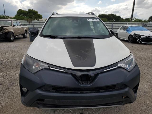 Photo 4 VIN: 2T3RFREVXJW718408 - TOYOTA RAV4 ADVEN 