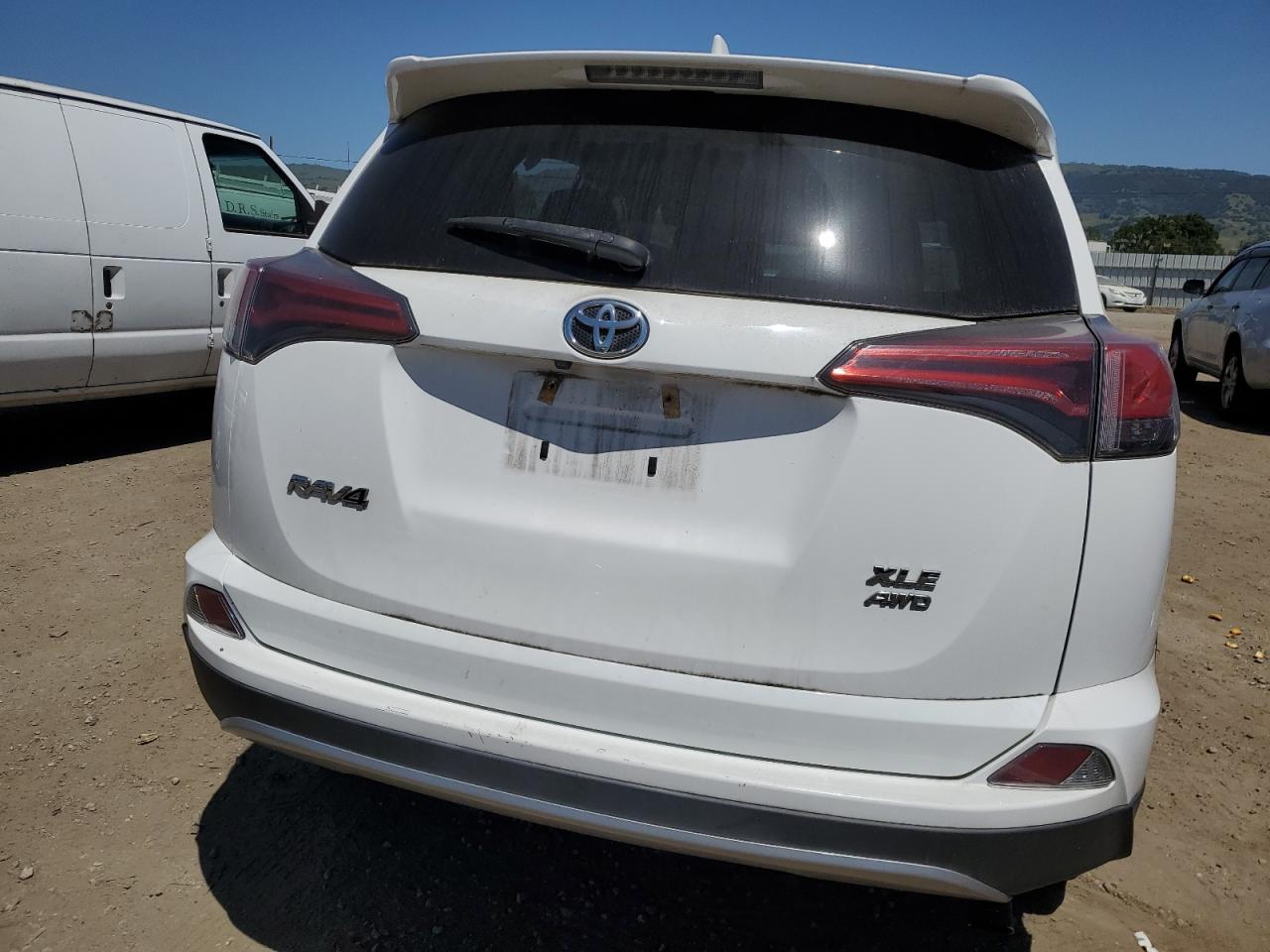 Photo 5 VIN: 2T3RFREVXJW784294 - TOYOTA RAV 4 