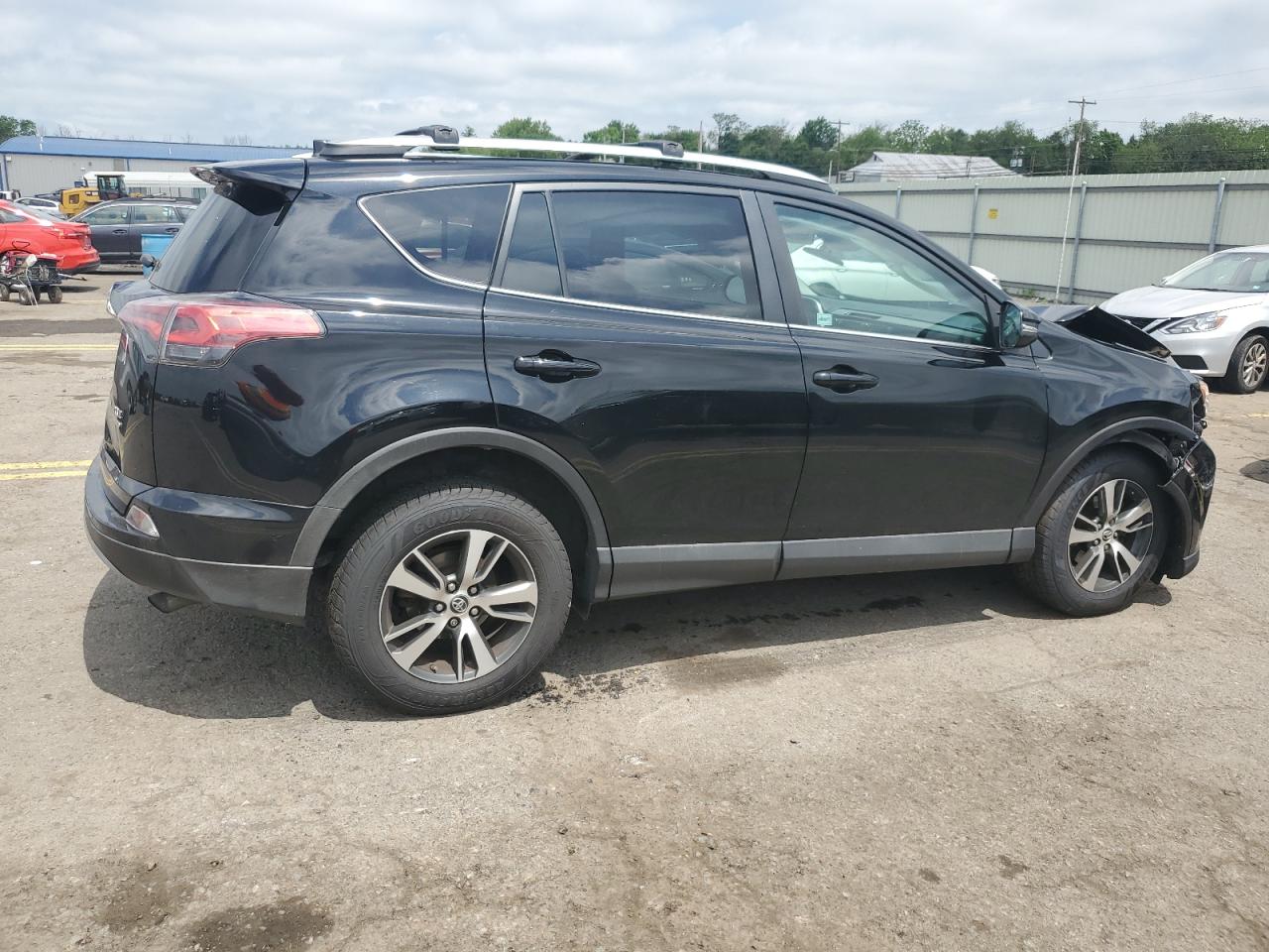 Photo 2 VIN: 2T3RFREVXJW814006 - TOYOTA RAV 4 