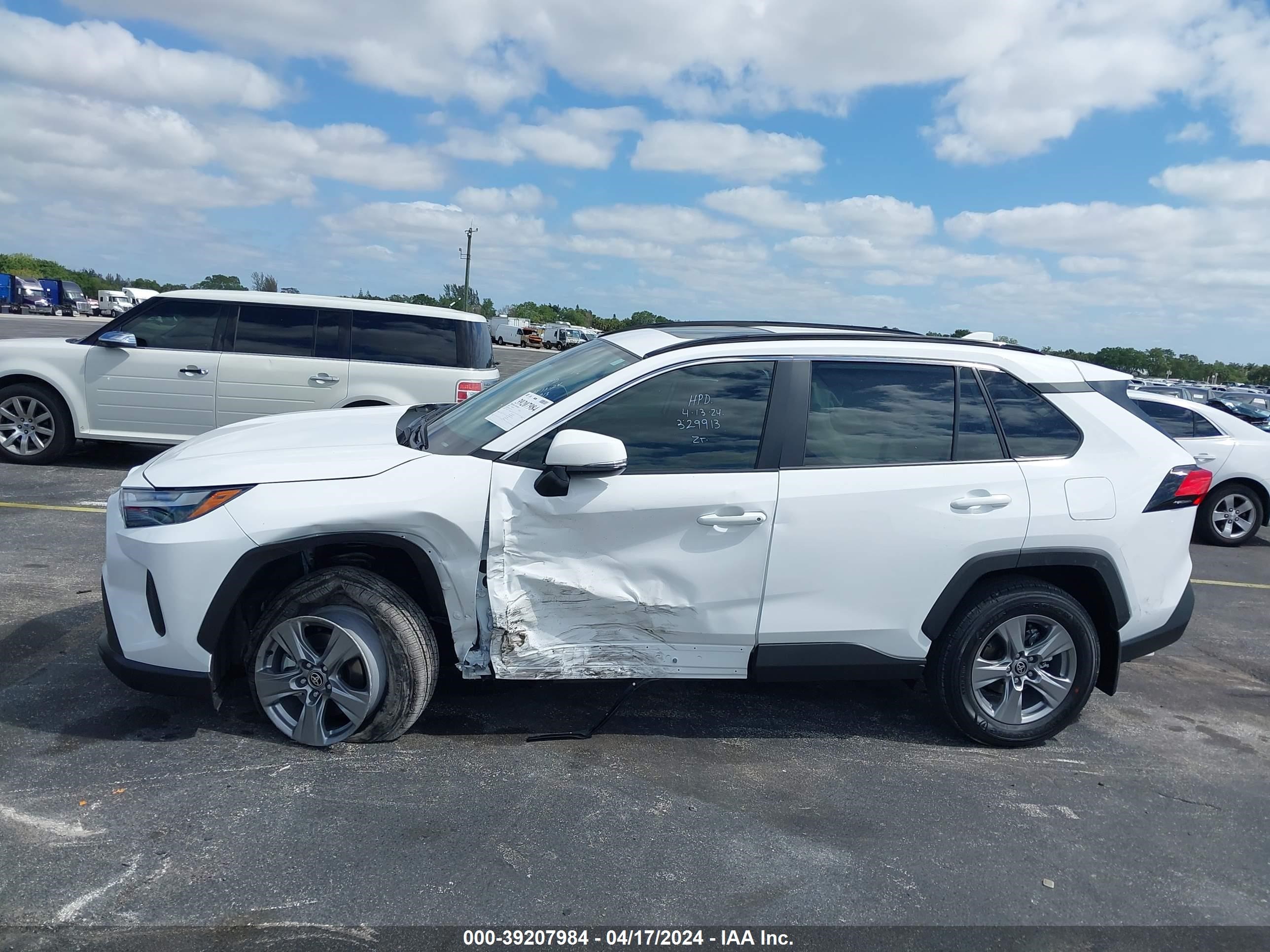 Photo 5 VIN: 2T3W1RFV1RW329913 - TOYOTA RAV 4 