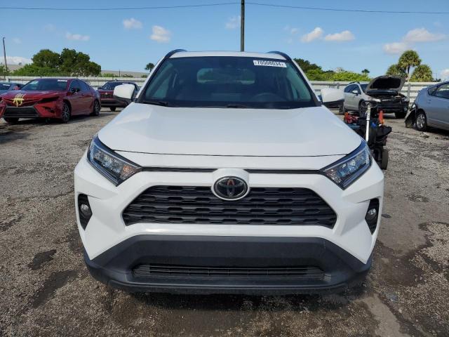 Photo 4 VIN: 2T3W1RFV4MC159637 - TOYOTA RAV4 XLE 