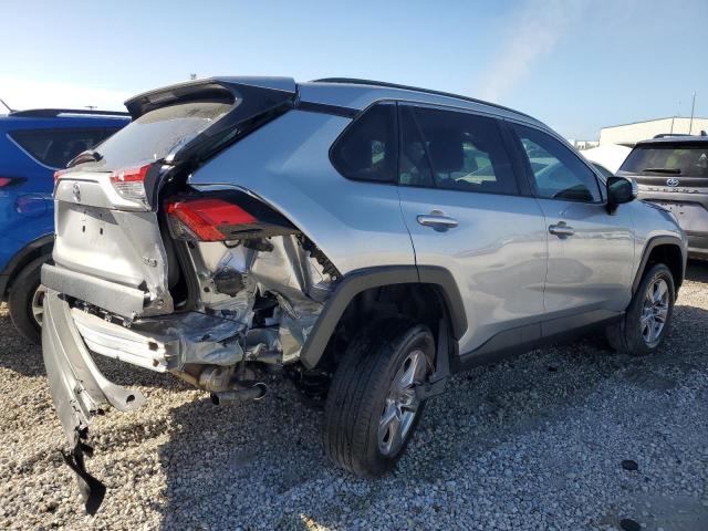 Photo 2 VIN: 2T3W1RFV6NC188512 - TOYOTA RAV4 XLE 