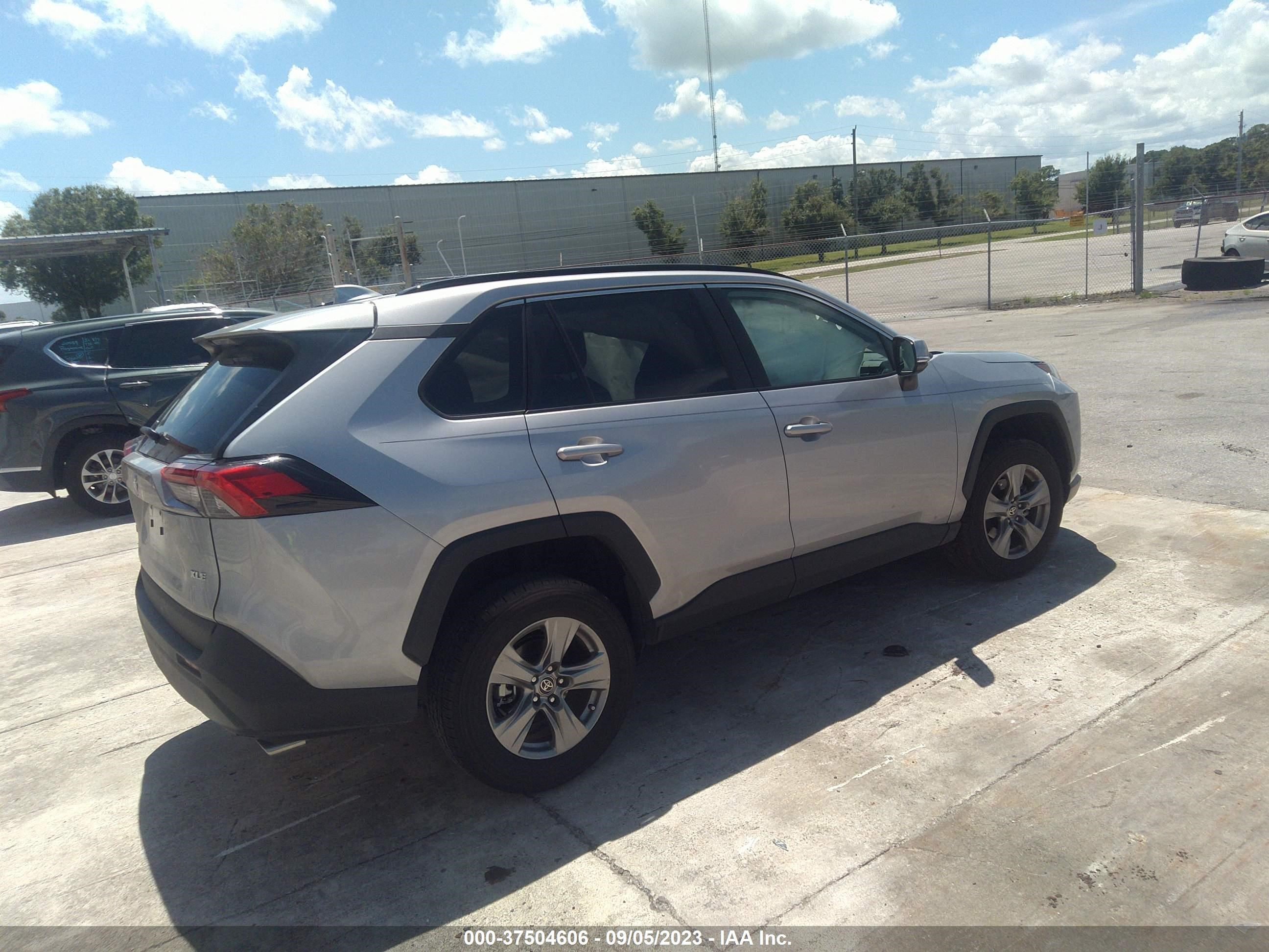 Photo 3 VIN: 2T3W1RFV8PW284093 - TOYOTA RAV 4 