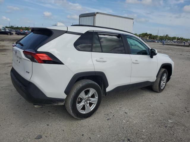 Photo 2 VIN: 2T3W1RFV9MC127637 - TOYOTA RAV4 XLE 