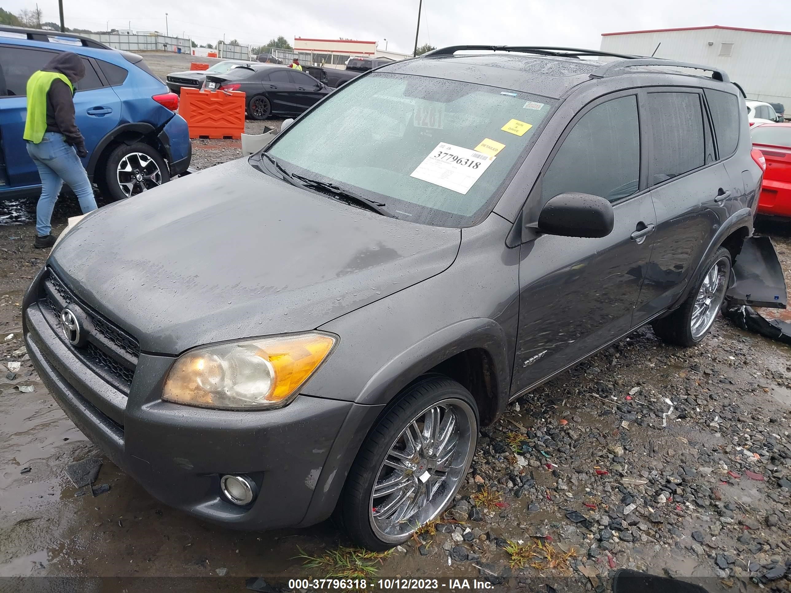 Photo 1 VIN: 2T3WF4DV7BW093412 - TOYOTA RAV 4 