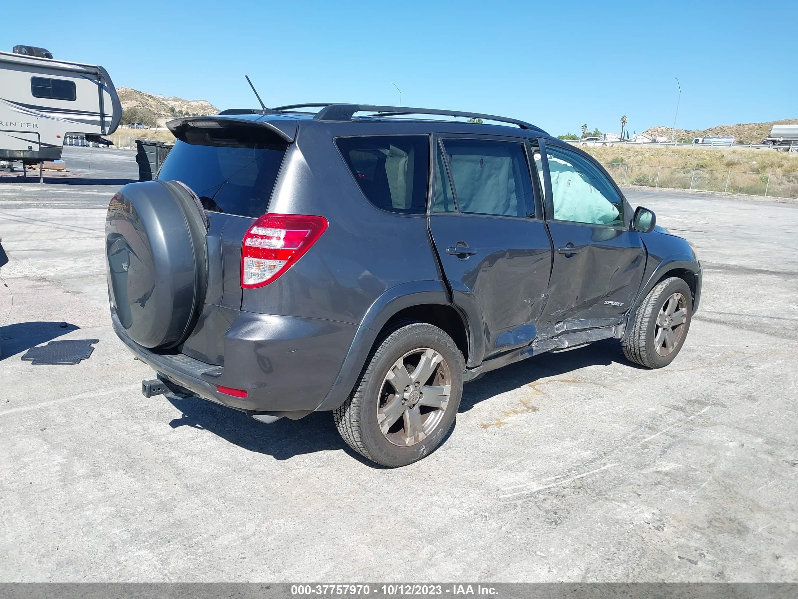 Photo 3 VIN: 2T3WF4DV9AW028303 - TOYOTA RAV 4 