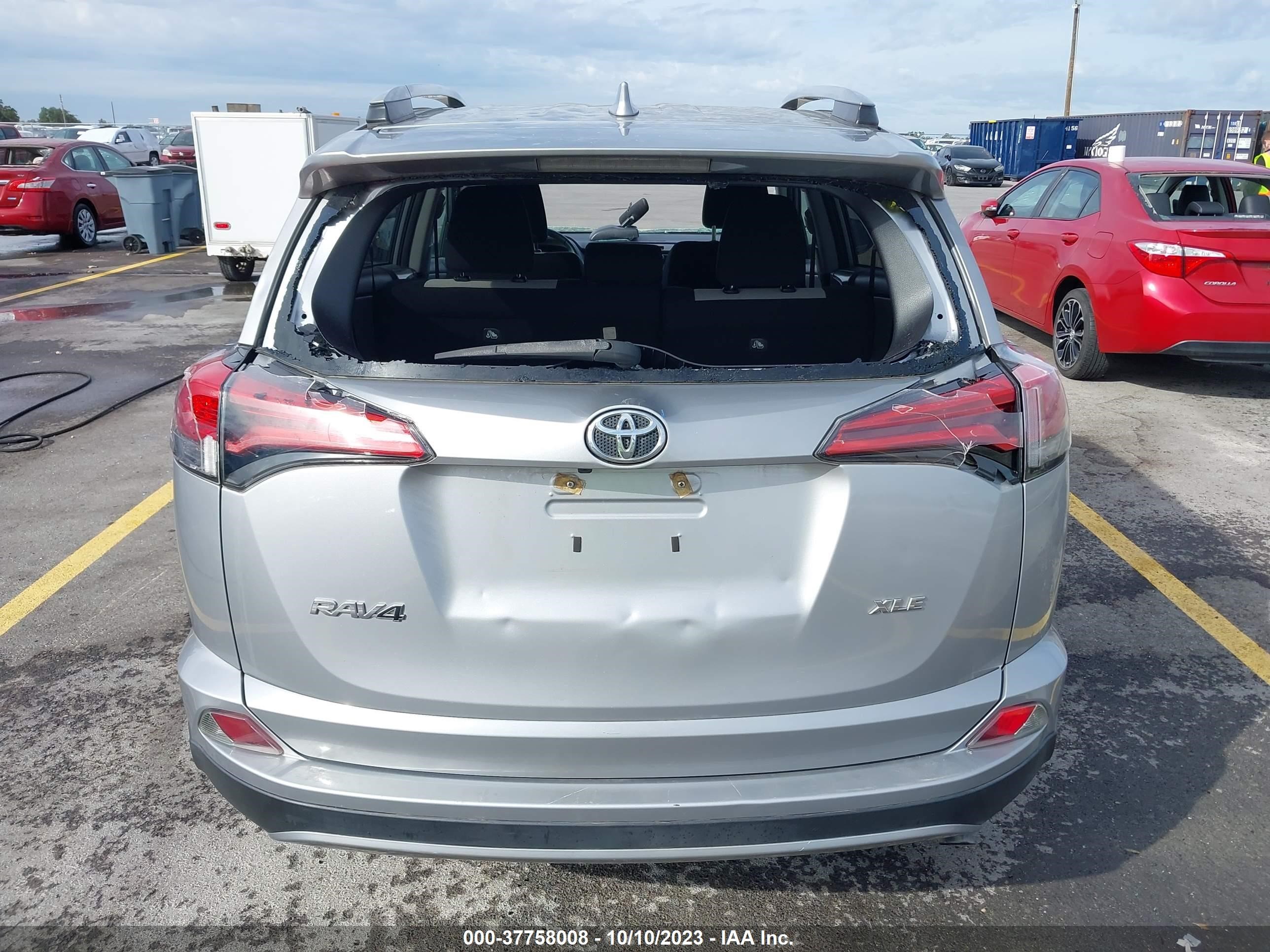 Photo 15 VIN: 2T3WFREV0JW407153 - TOYOTA RAV 4 