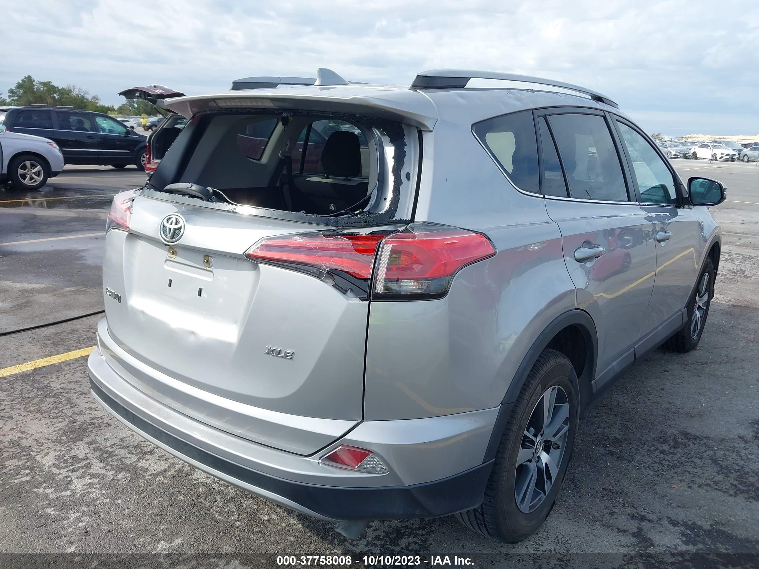 Photo 3 VIN: 2T3WFREV0JW407153 - TOYOTA RAV 4 