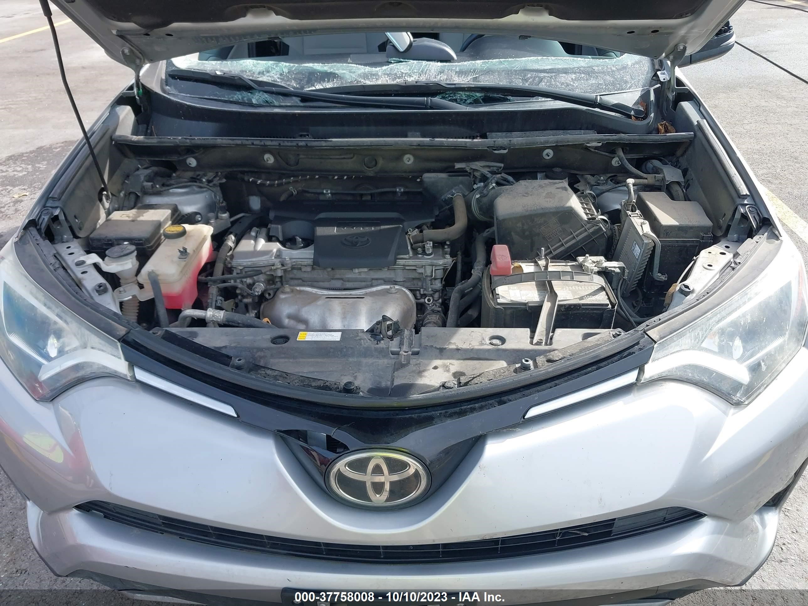 Photo 9 VIN: 2T3WFREV0JW407153 - TOYOTA RAV 4 