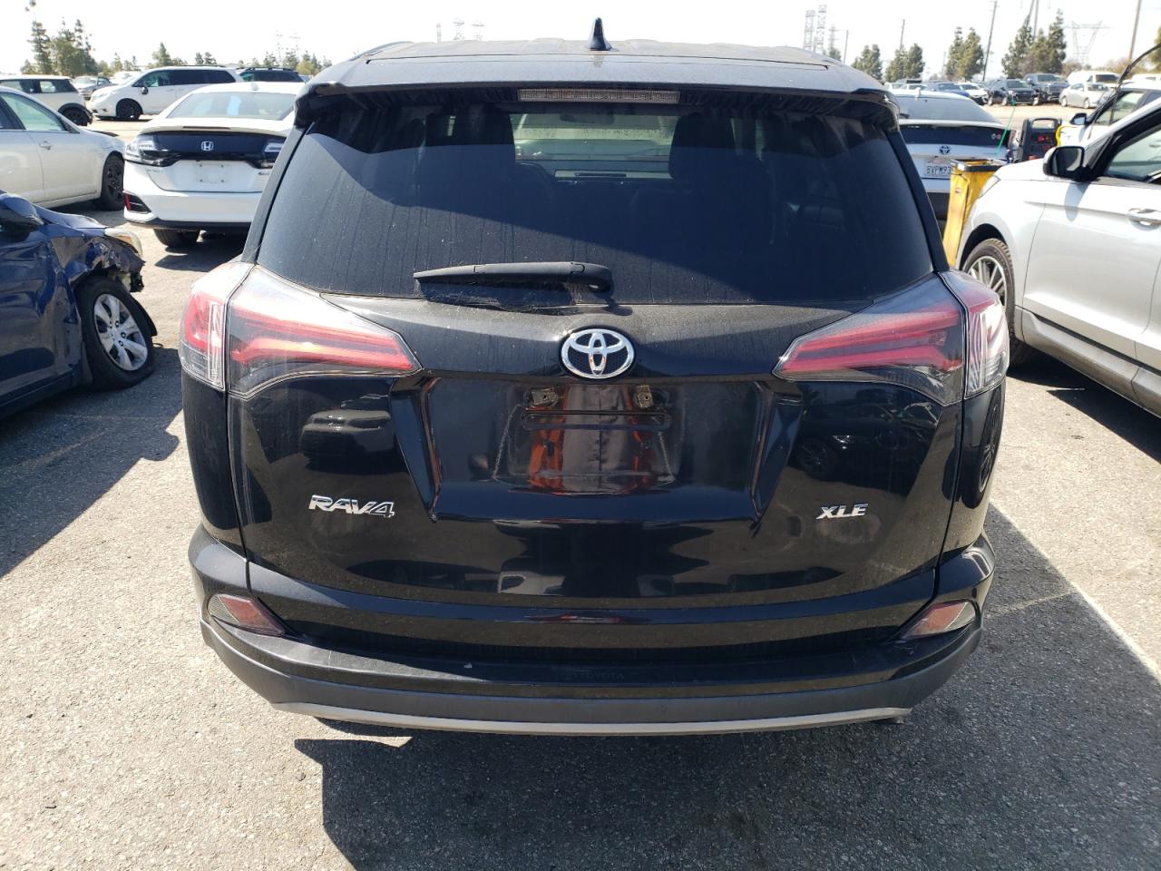 Photo 5 VIN: 2T3WFREV0JW466848 - TOYOTA RAV 4 