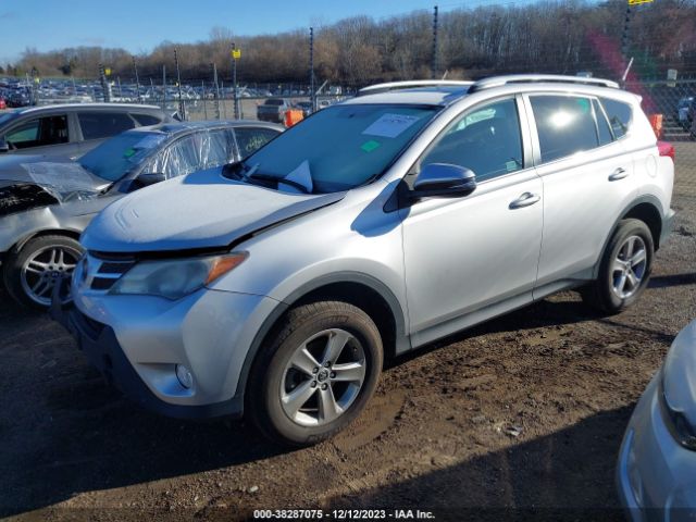 Photo 1 VIN: 2T3WFREV1FW215621 - TOYOTA RAV4 