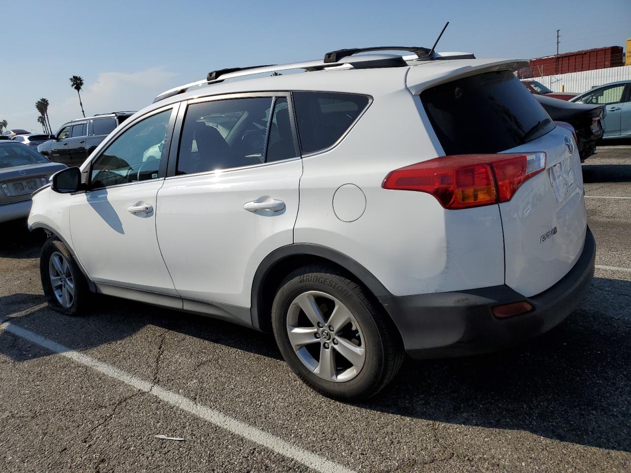 Photo 1 VIN: 2T3WFREV1FW219183 - TOYOTA RAV 4 