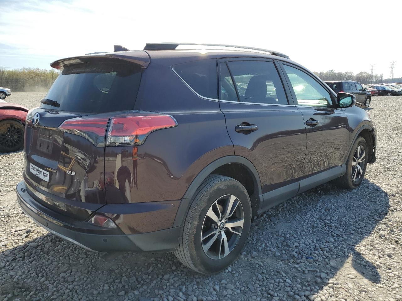 Photo 2 VIN: 2T3WFREV1JW485358 - TOYOTA RAV 4 