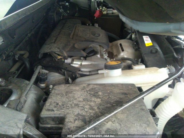 Photo 9 VIN: 2T3WFREV1JW498210 - TOYOTA RAV4 