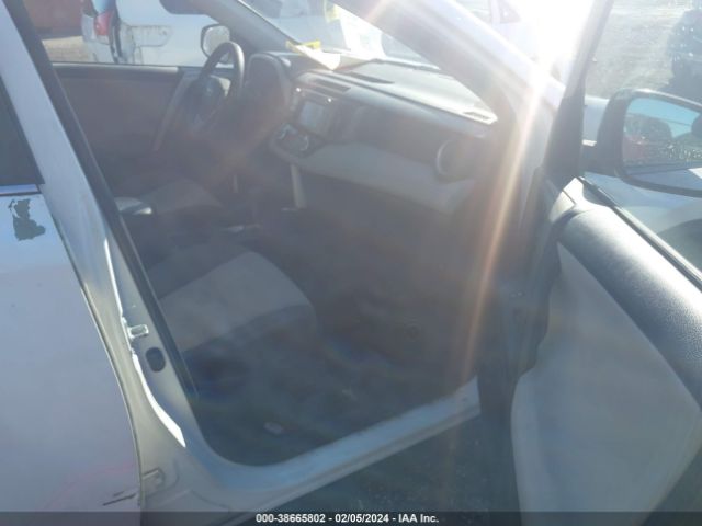 Photo 4 VIN: 2T3WFREV2EW114909 - TOYOTA RAV4 