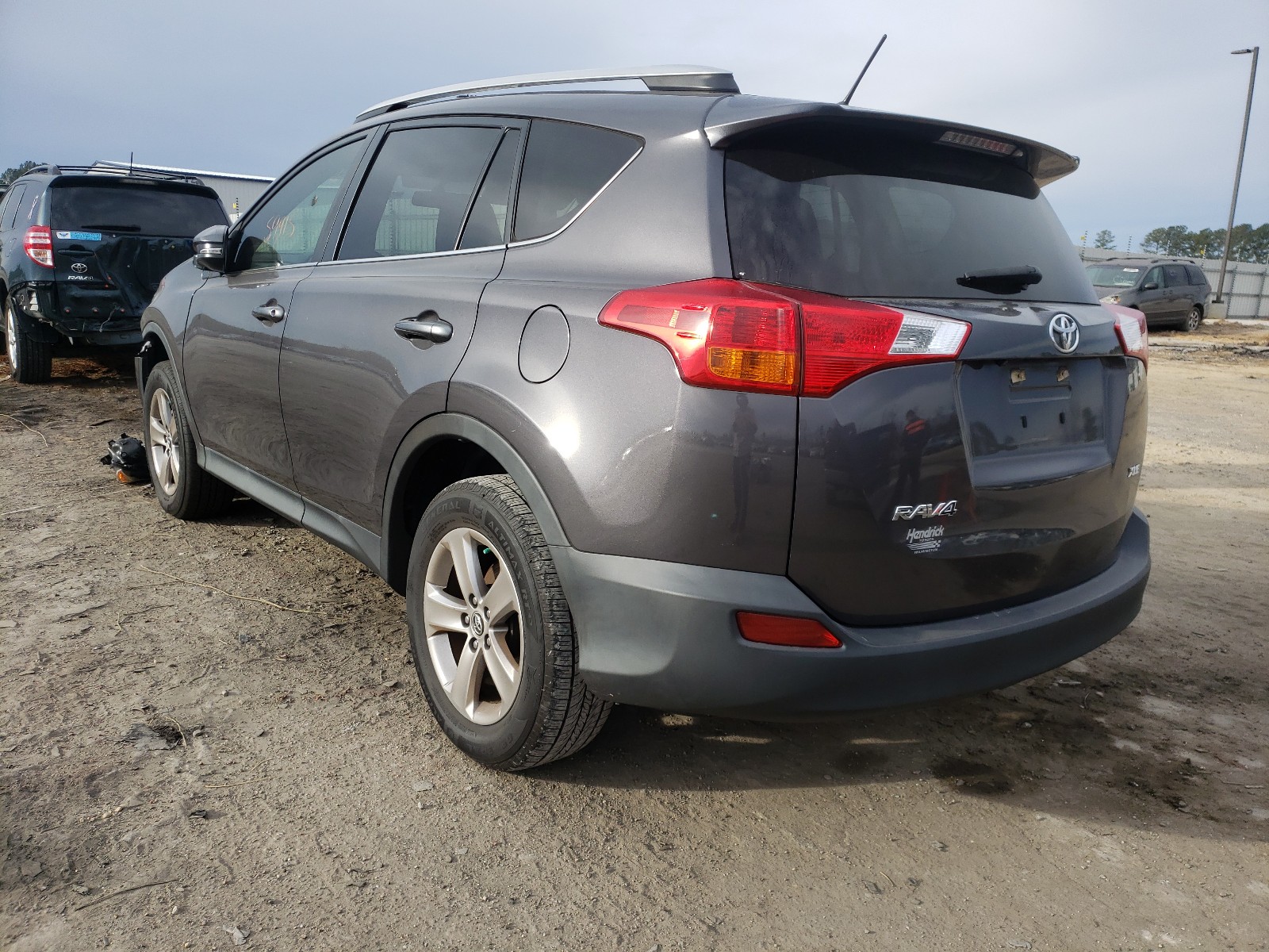 Photo 2 VIN: 2T3WFREV2FW169877 - TOYOTA RAV4 XLE 