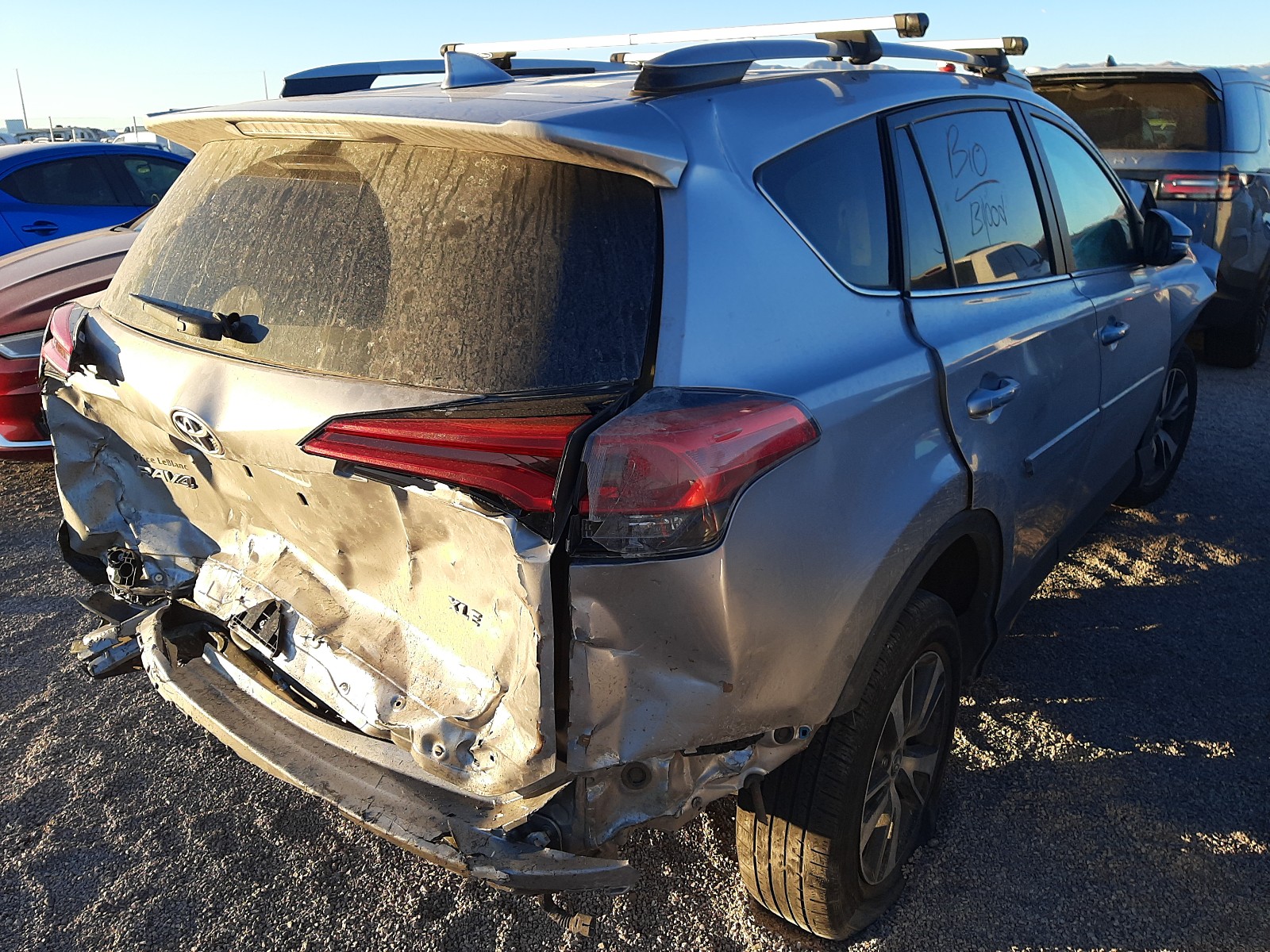 Photo 3 VIN: 2T3WFREV2HW348214 - TOYOTA RAV4 XLE 