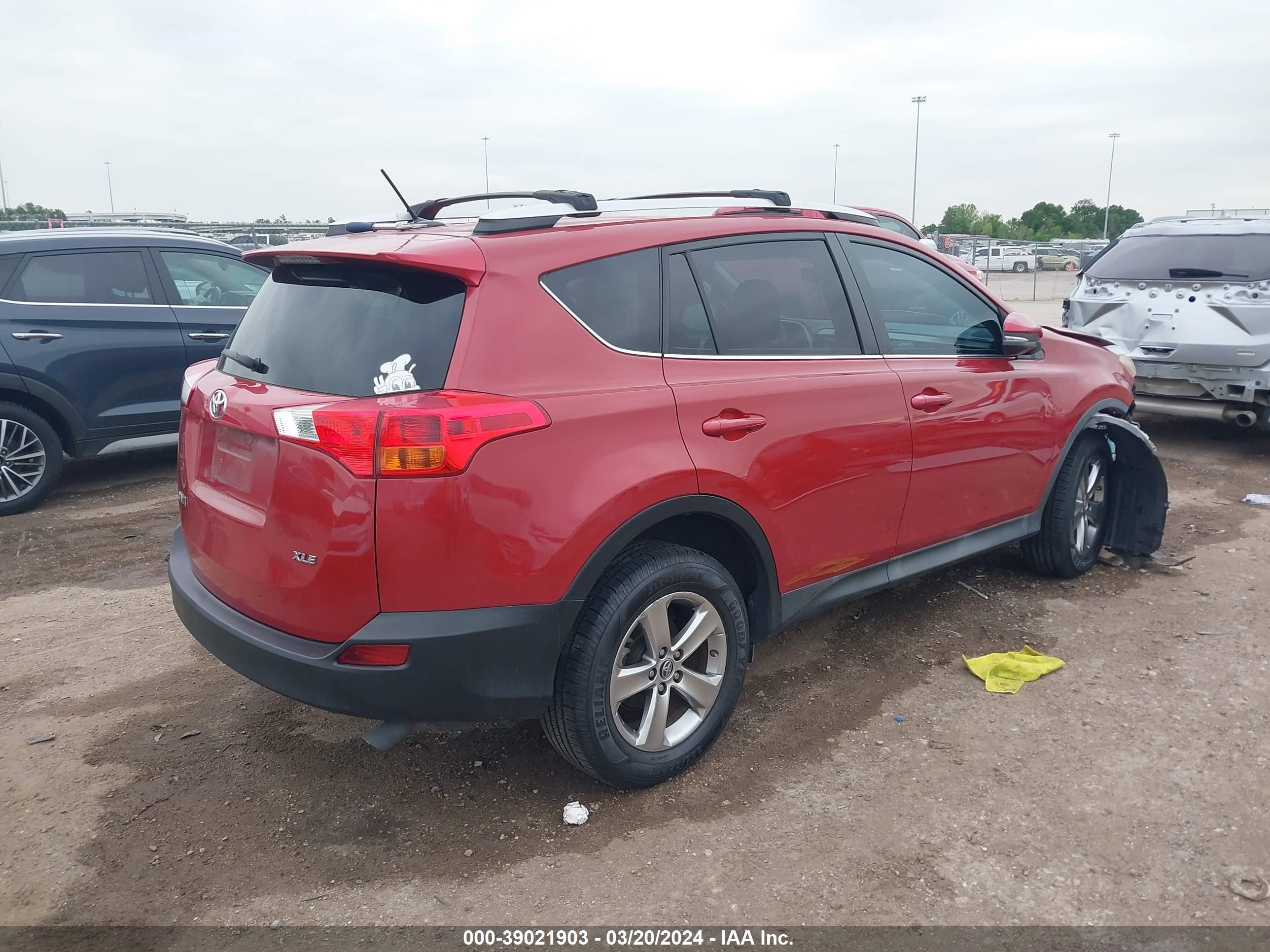 Photo 3 VIN: 2T3WFREV3FW223915 - TOYOTA RAV 4 