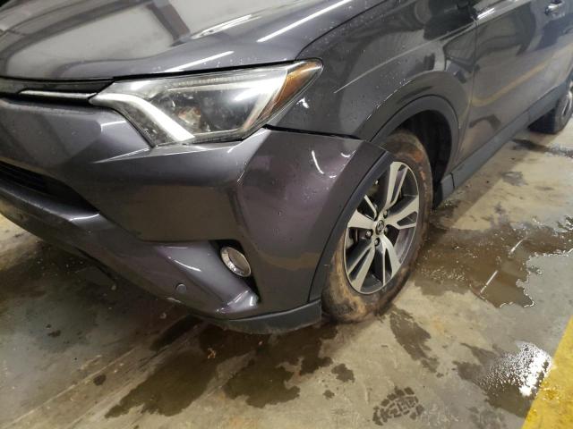 Photo 8 VIN: 2T3WFREV3HW355303 - TOYOTA RAV4 XLE 