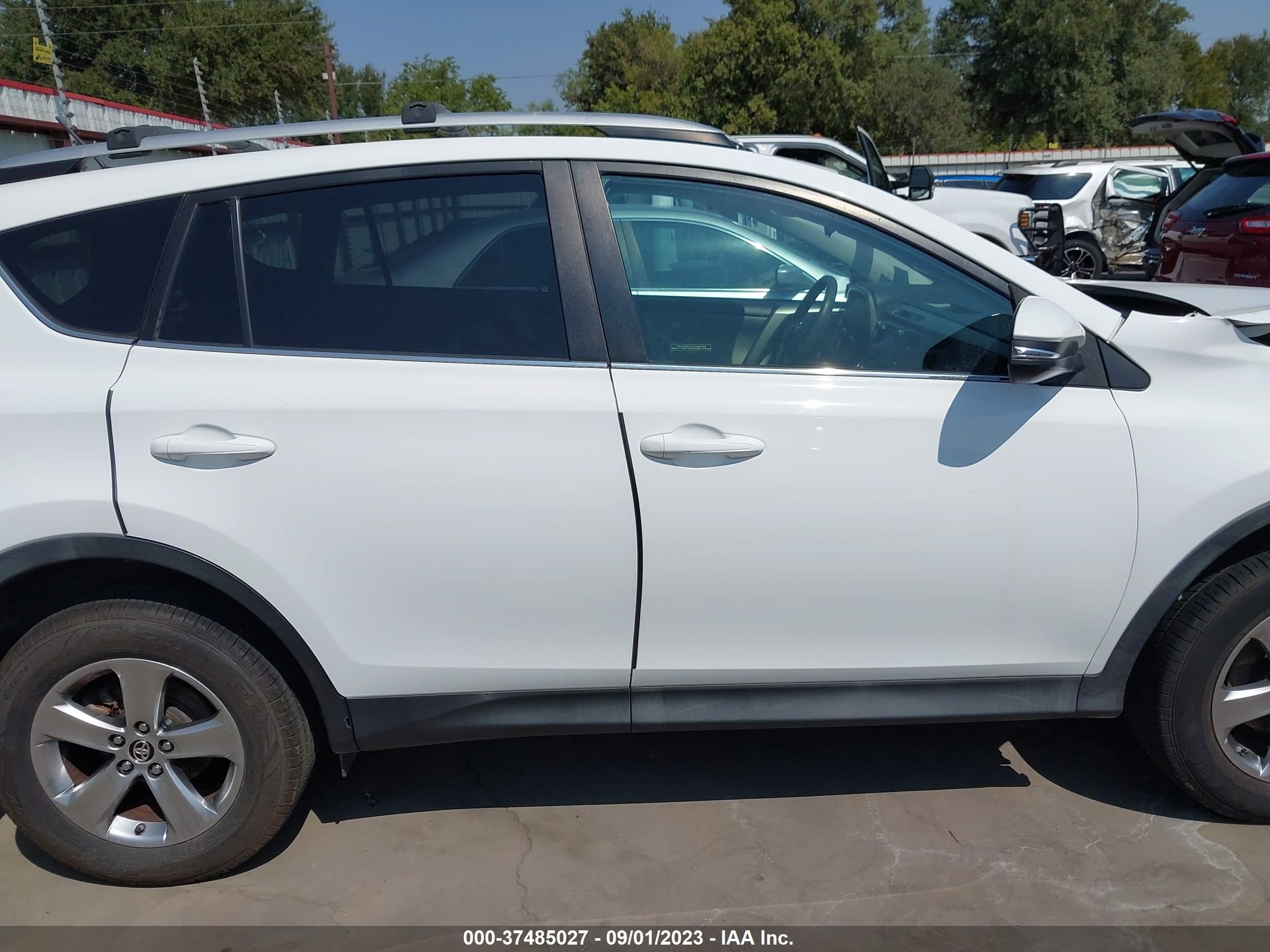 Photo 13 VIN: 2T3WFREV4FW137528 - TOYOTA RAV4 