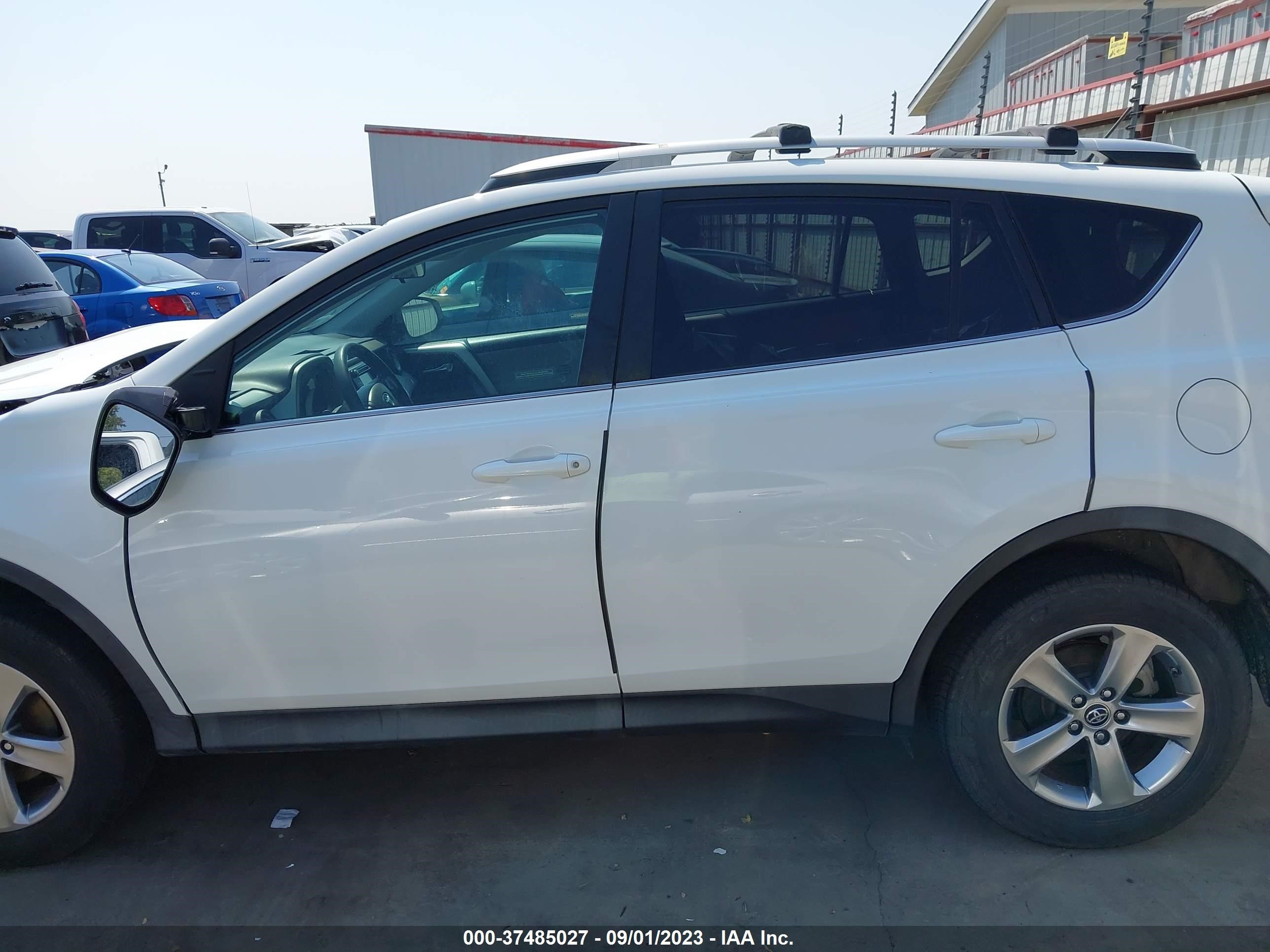 Photo 14 VIN: 2T3WFREV4FW137528 - TOYOTA RAV4 